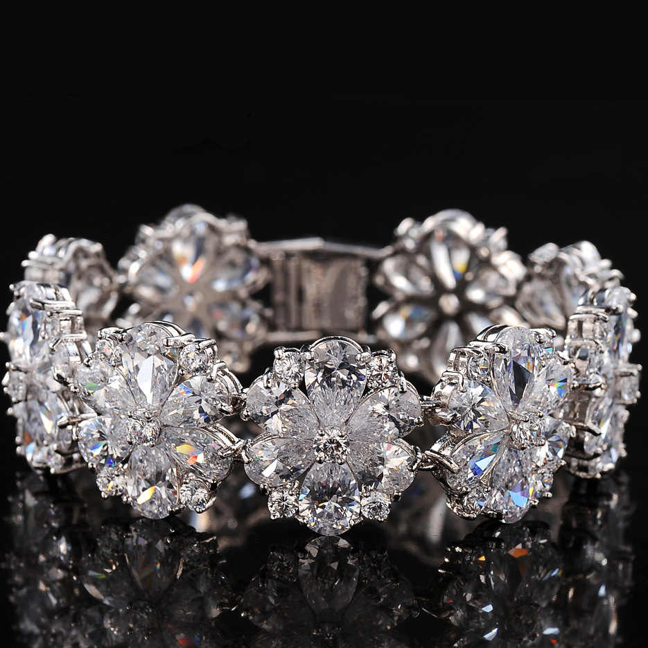Snowflake 3A Zircon Hand-inlaid Flower Bracelet