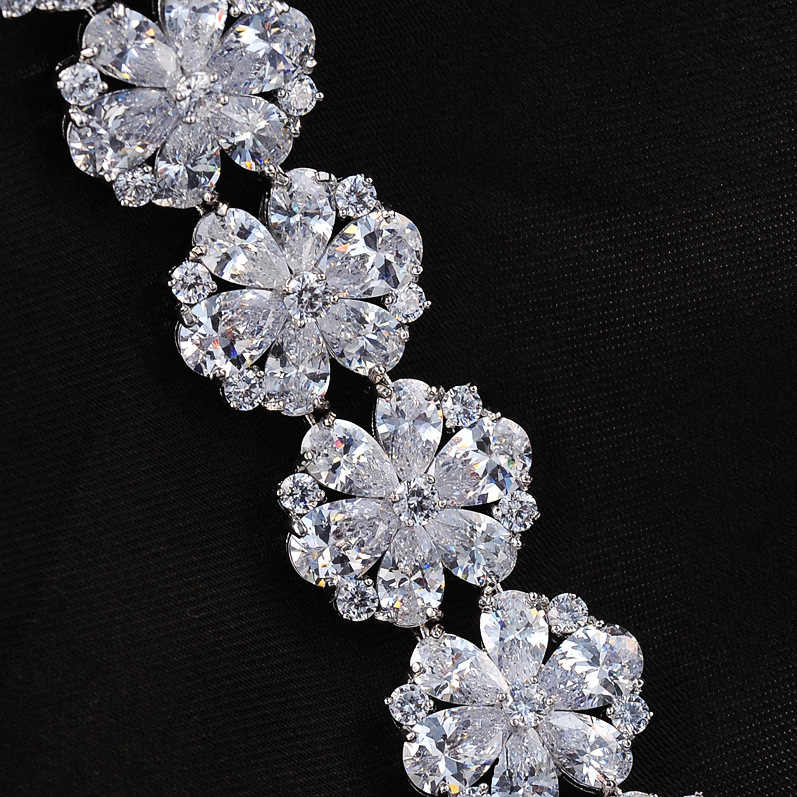 Snowflake 3A Zircon Hand-inlaid Flower Bracelet