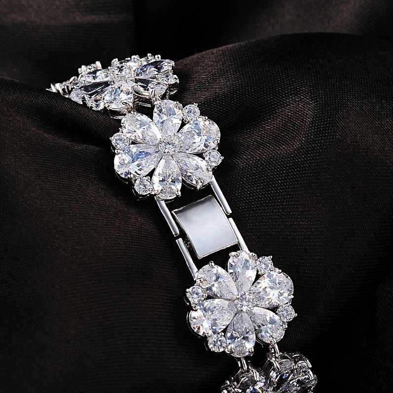 Snowflake 3A Zircon Hand-inlaid Flower Bracelet