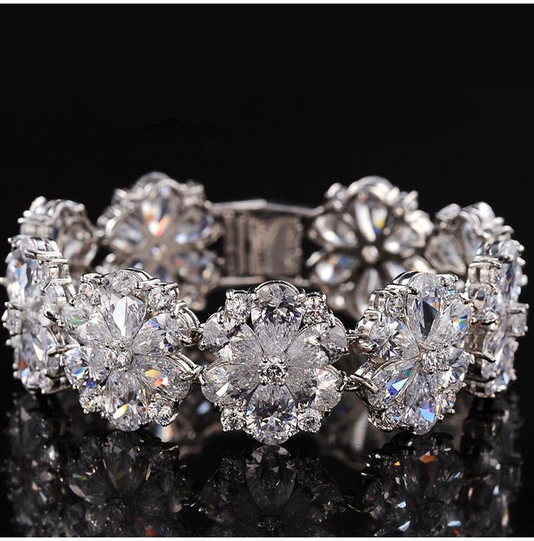 Snowflake 3A Zircon Hand-inlaid Flower Bracelet